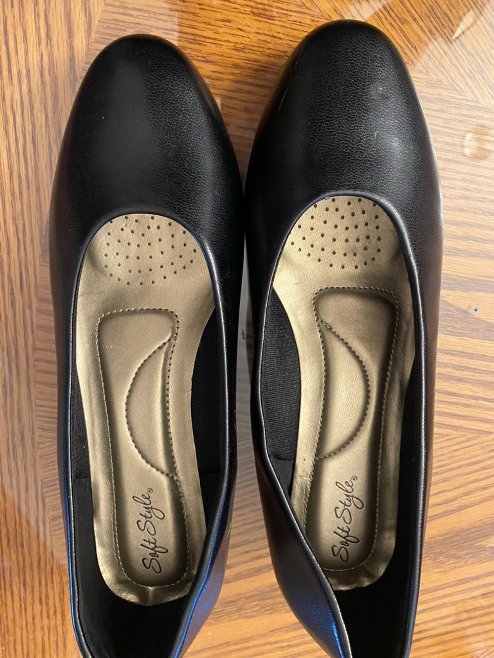Soft Style Black Rounded-Toe Women's Heels